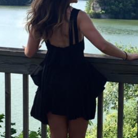 Little black dress backless tie back flowy - Picture 3 of 9